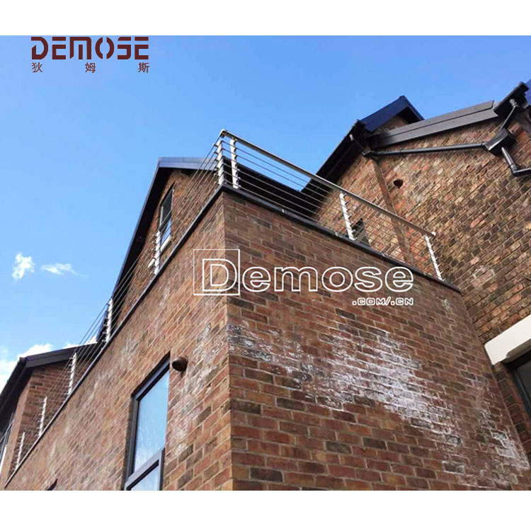 英國戶外露臺(tái)不銹鋼拉絲欄桿工程案例