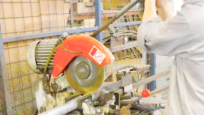 不銹鋼樓梯護欄圓盤鋸開料