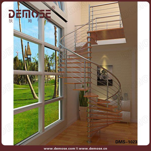 2 玻璃旋轉樓梯