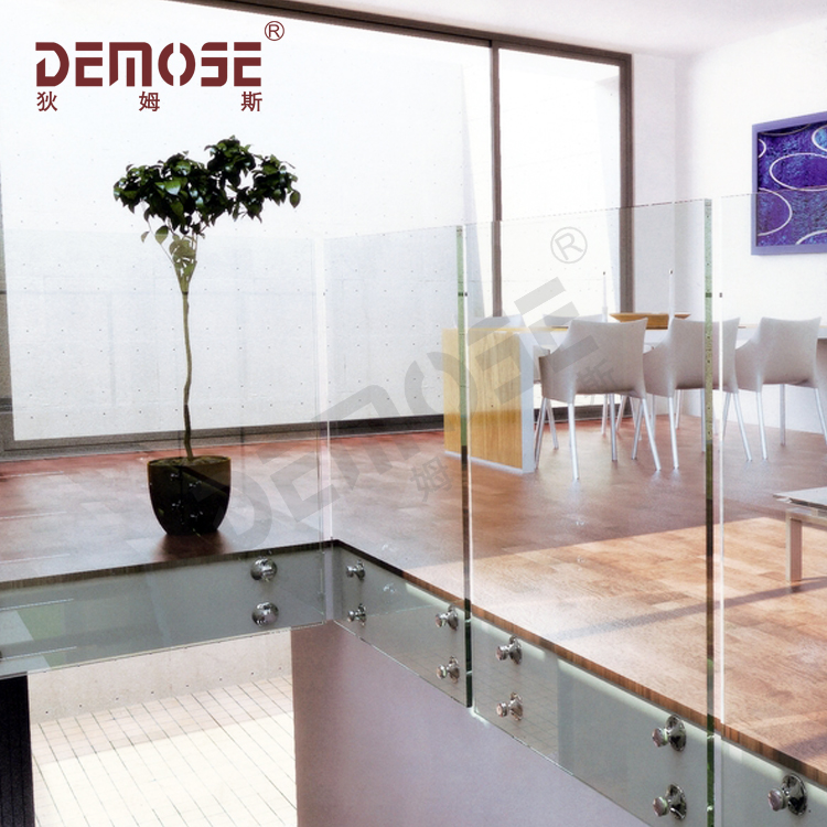 玻璃欄桿的兩大類型之無框玻璃欄桿