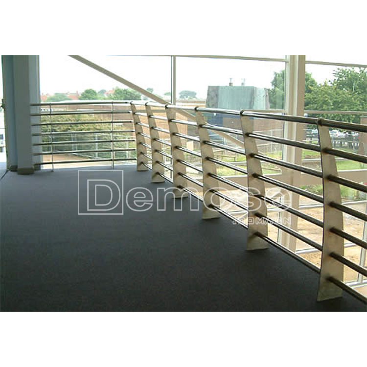 陽臺(tái)不銹鋼護(hù)欄