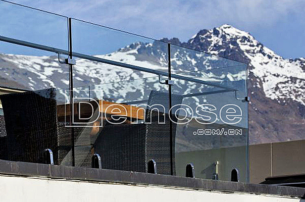 陽(yáng)臺(tái)玻璃護(hù)欄的設(shè)計(jì)風(fēng)格：現(xiàn)代、簡(jiǎn)約、歐式比較