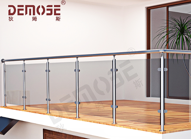 陽臺玻璃護(hù)欄如何適應(yīng)不同的家庭環(huán)境？