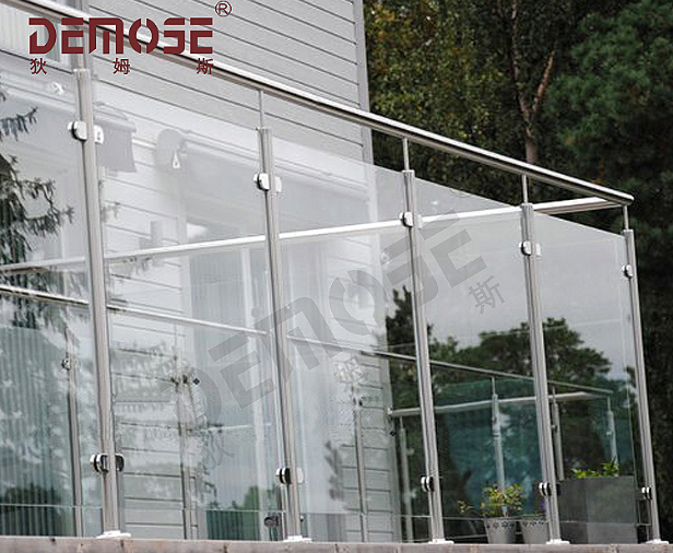 陽臺護(hù)欄哪種材料好用？