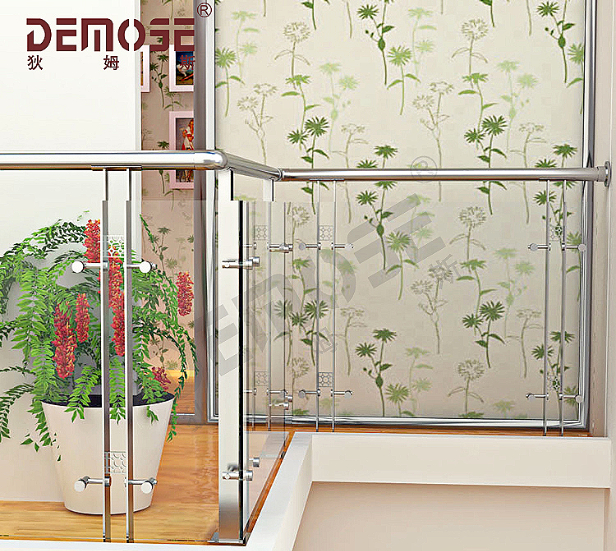 現代風格陽臺玻璃欄桿