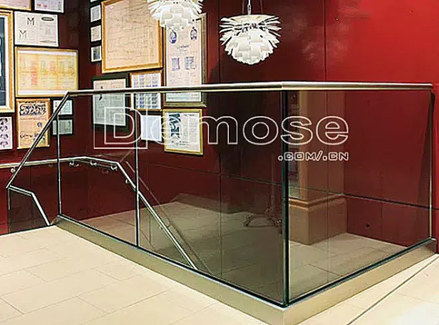 玻璃欄桿的風(fēng)格選擇與室內(nèi)裝修搭配