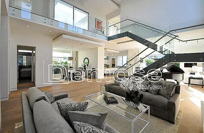 別墅樓梯裝修風(fēng)格：塑造獨(dú)特的家居美學(xué)