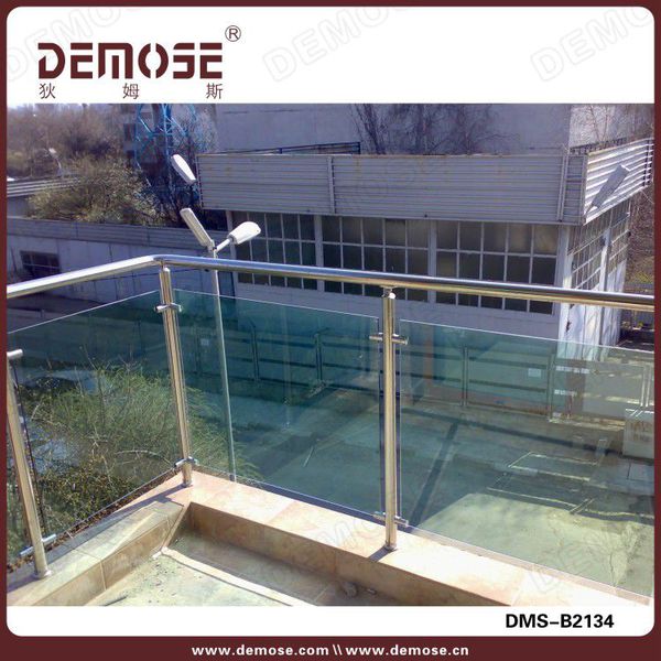 不銹鋼陽臺護欄價格全解析：從300元/米起步的智慧選擇