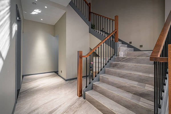 建筑欄桿安全規(guī)范全解：高度標準與人性化設計的精準平衡