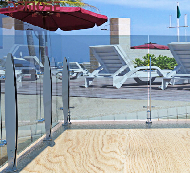 用優(yōu)雅的玻璃欄桿提升您的空間檔次