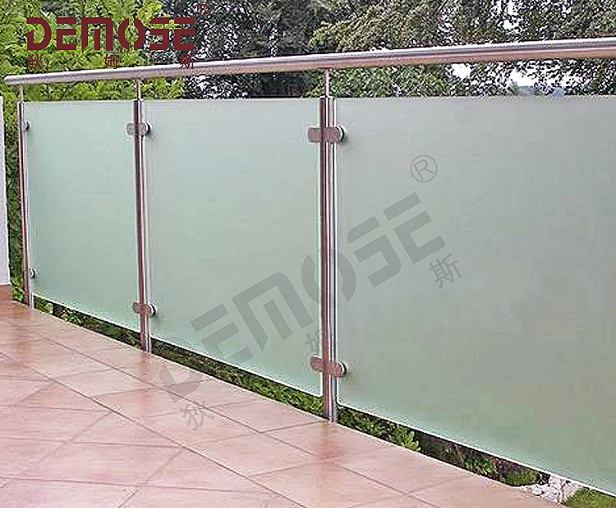 釋放玻璃欄桿的魔力： 一場設(shè)計革命