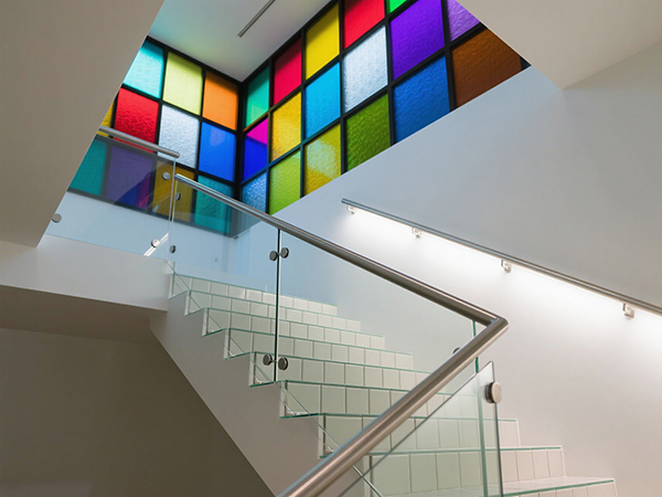 2025年定制樓梯扶手材質選擇指南：打造安全與美學的完美平衡