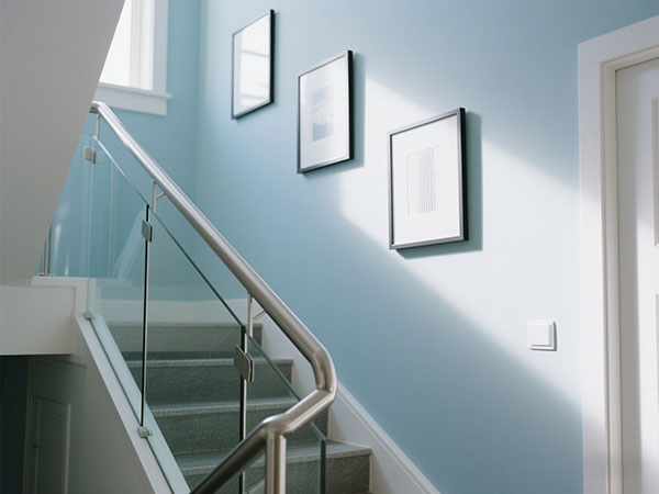 ?現(xiàn)代樓梯扶手設(shè)計(jì)的風(fēng)格演化與技術(shù)突破?