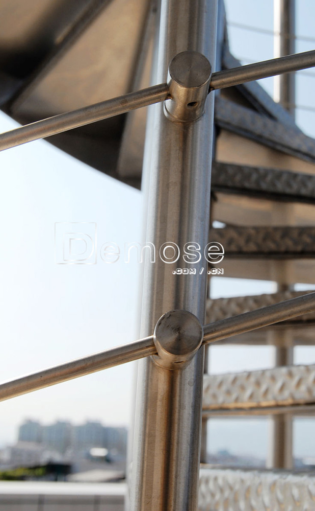 螺旋樓梯設計指南：尺寸計算與安全美學平衡