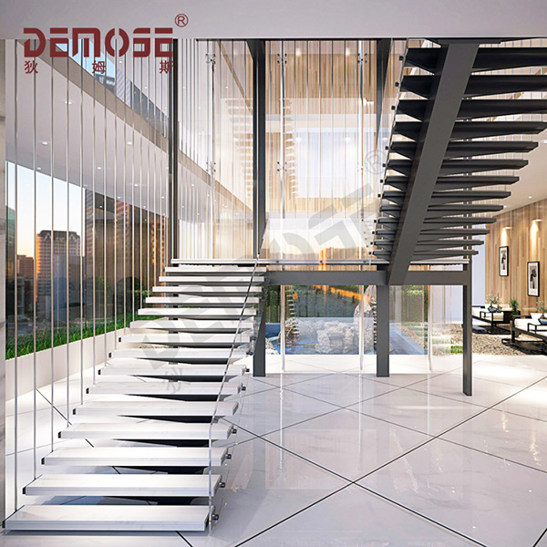 U型復式樓梯定制：在小空間里優雅攀登，安全與美學的完美平衡