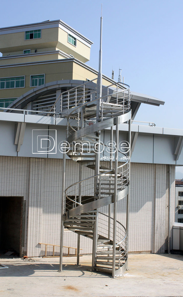 螺旋樓梯設計指南：尺寸計算與安全美學平衡